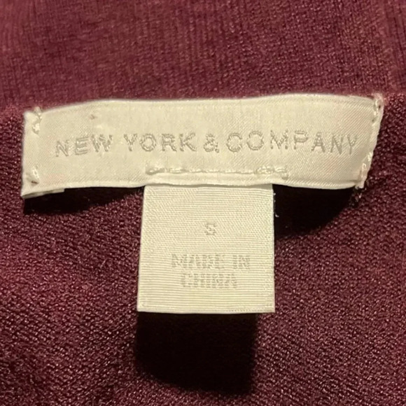 New York & Company Women’s Small Burgundy V-Neck Tie Up Bottom Sweater - Picture 3 of 4